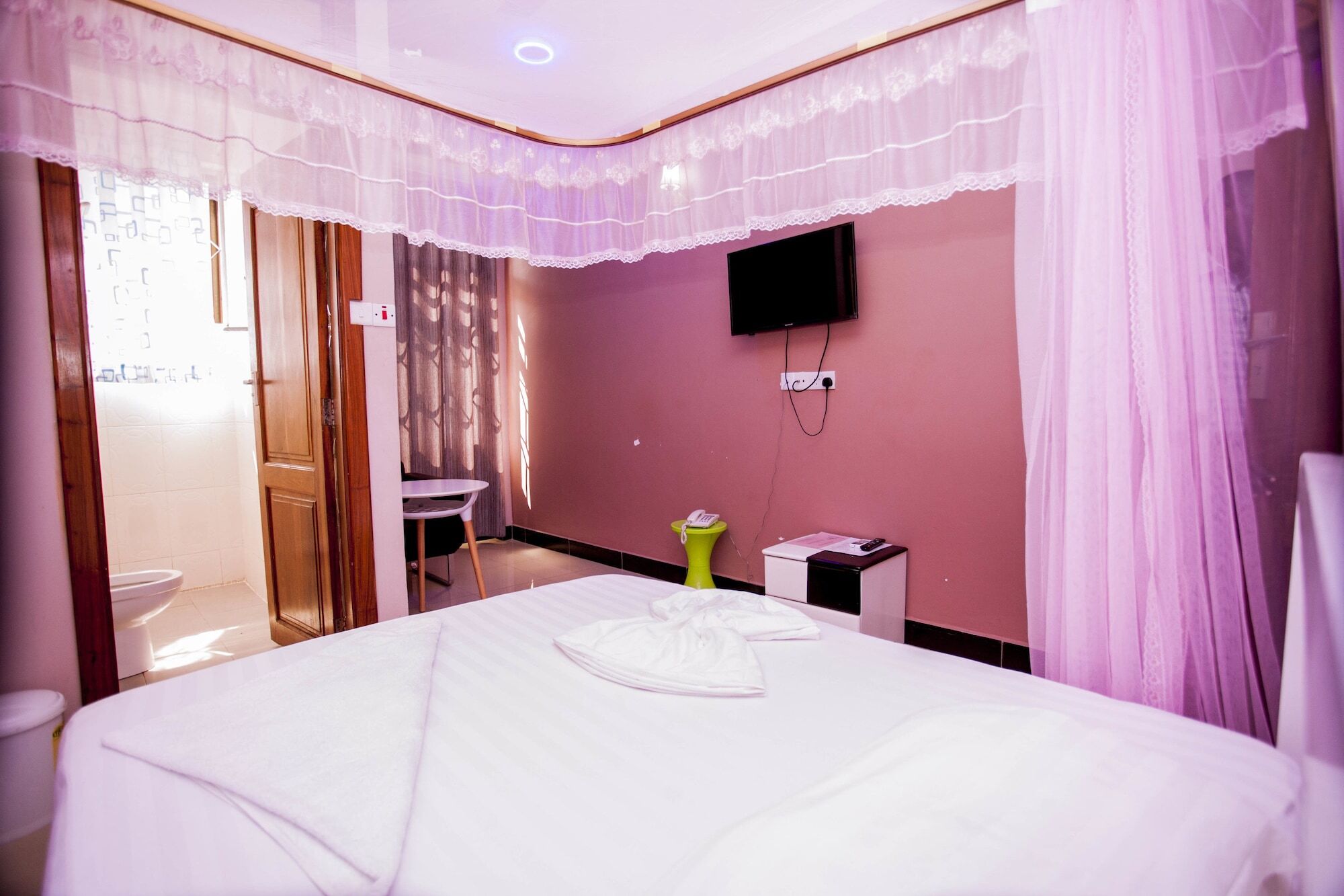 B10 Airport Lodge Νταρ ες Σαλάμ Εξωτερικό φωτογραφία
